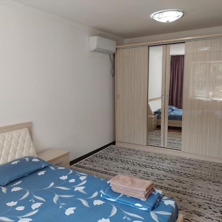Apartment On Toktogula Bișkek Exterior foto