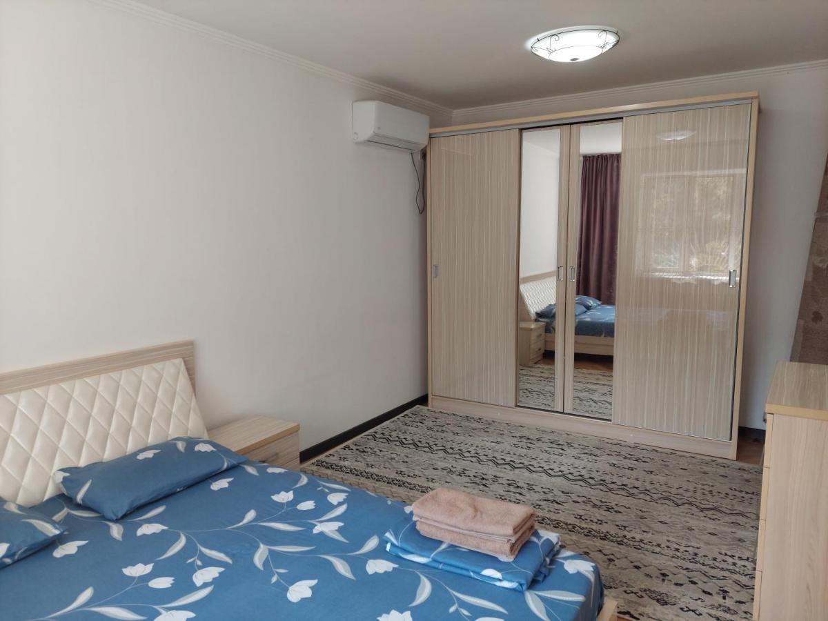 Apartment On Toktogula Bișkek Exterior foto